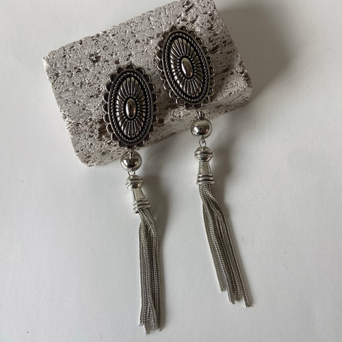 お値下げしました！美品◎TOGA PULLA タッセルピアス　箱付き タグ・箱あり TOGA PULLA タッセルピアス ホワイト - メルカリ