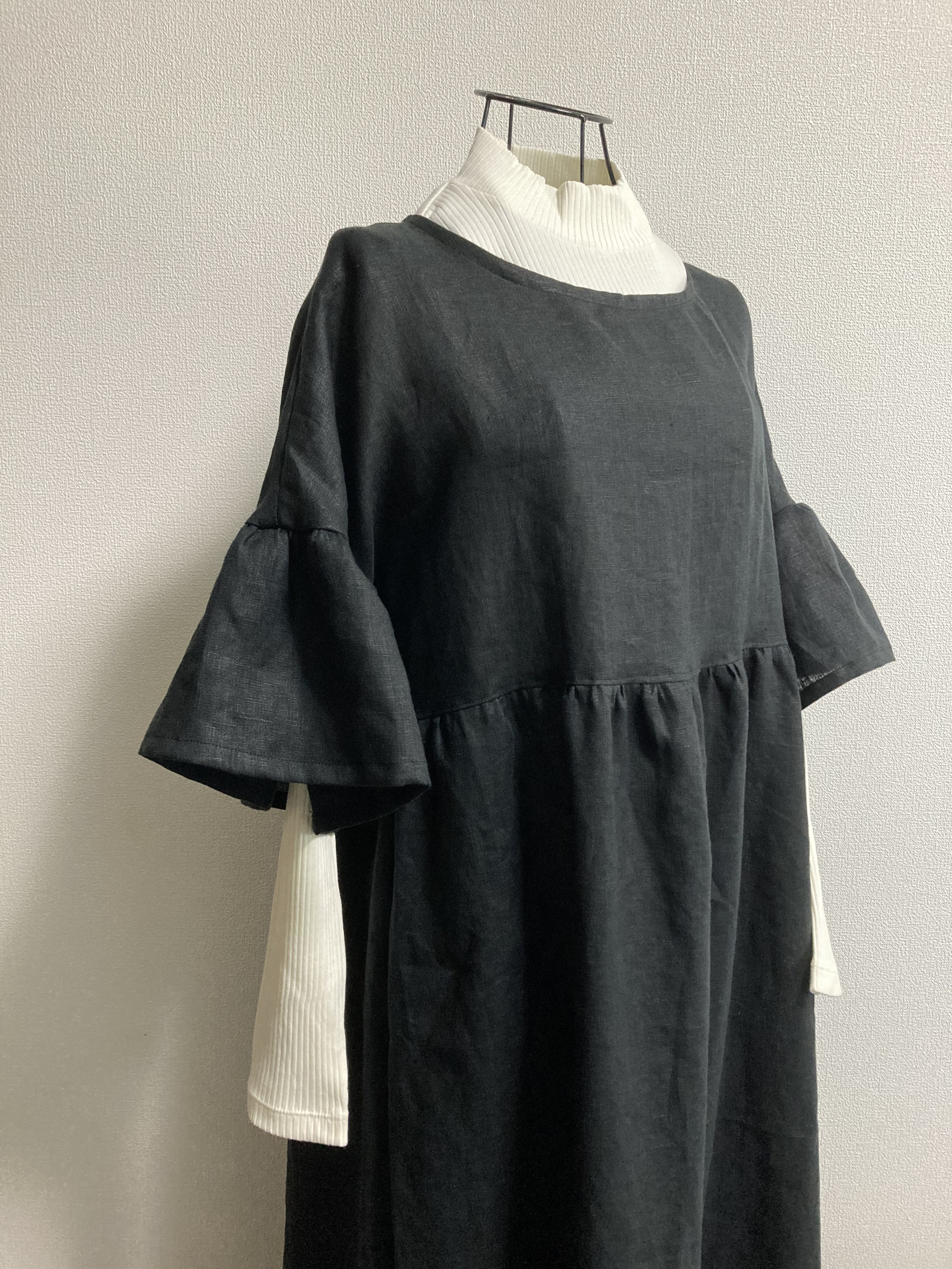 フリル袖が可愛いドルマンスリーブワンピース