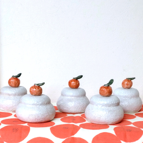 陶器の鏡餅「桃里」手のひらサイズ SS【即発送2日以内】 お餅とみかん 