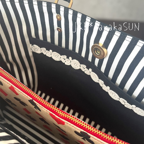 アリスの世界観トートバッグ（黒）☆底鋲あり持ち手は本革を使用しま