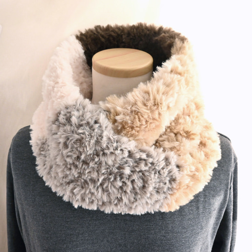 ミックス ファー＊クロス ネックウォーマー《ベージュ×ライトグレー