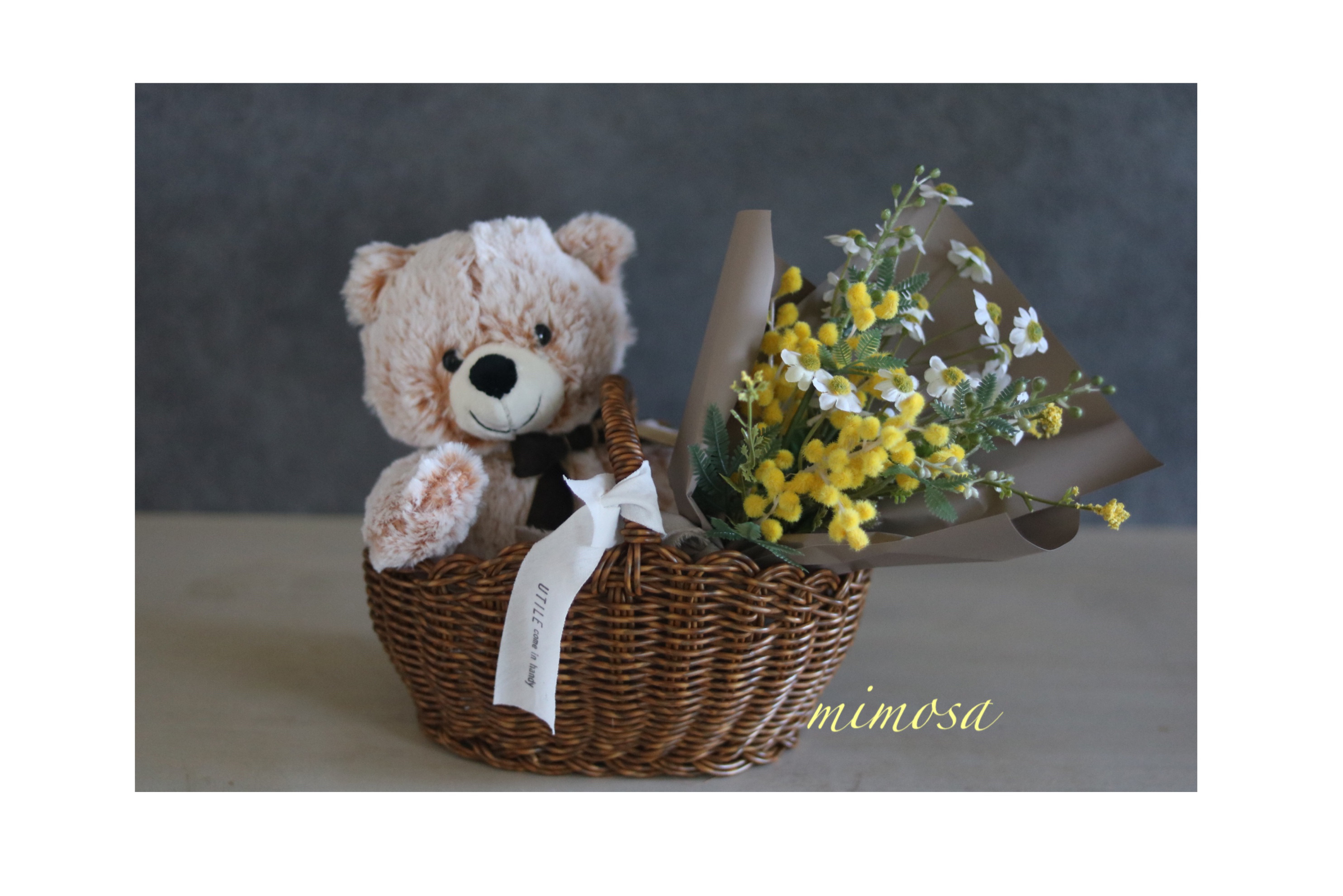 大切な方へのプレゼントに♡スワッグ♡大人気ミモザとカモミール❁¨̮  くまさん