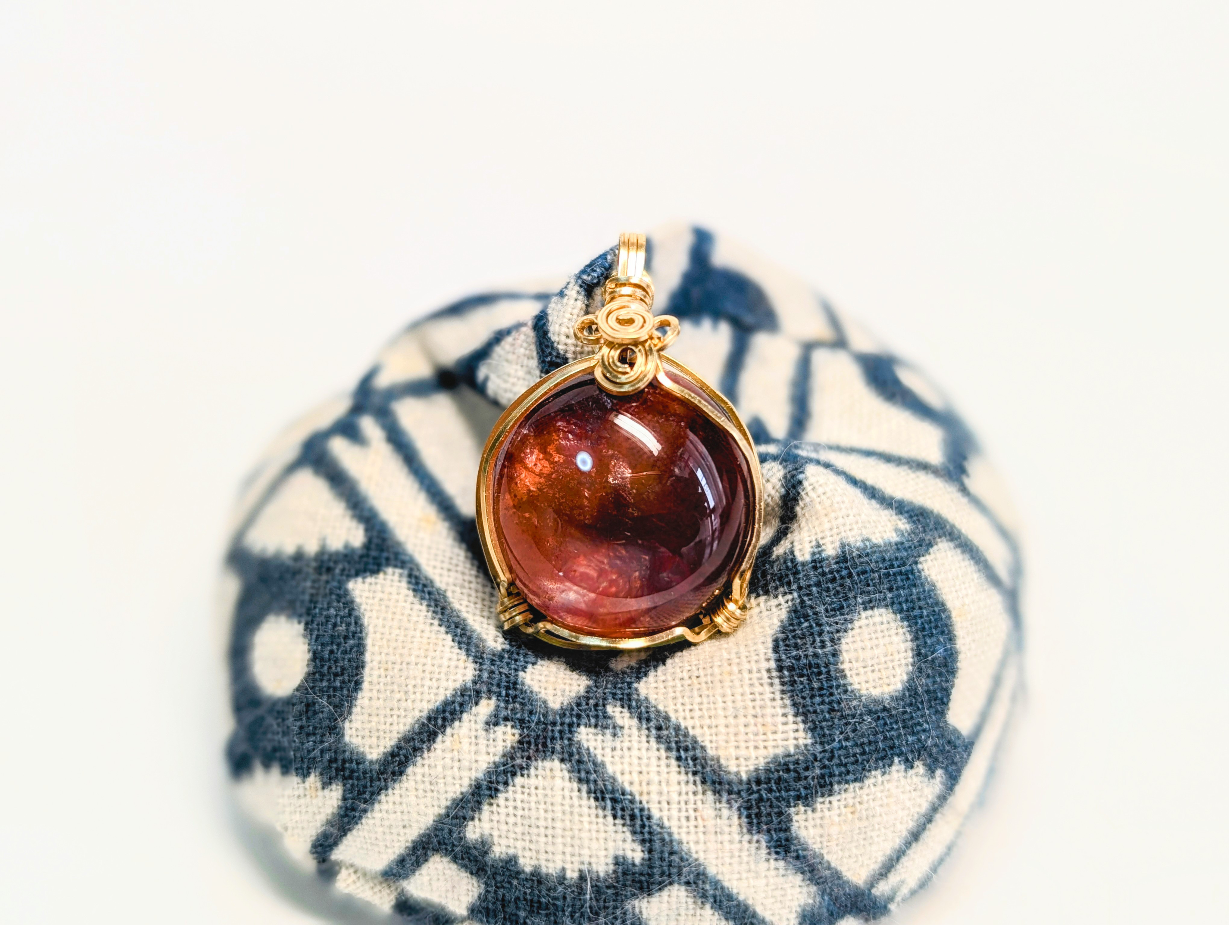 14kgf ヘマタイト in　クォーツ 水晶 ラウンド ゴールドフィルド ワイヤー ペンダント