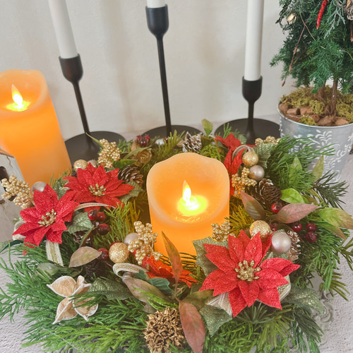 華やかに彩るクリスマスのポインセチアリース クリスマスリース