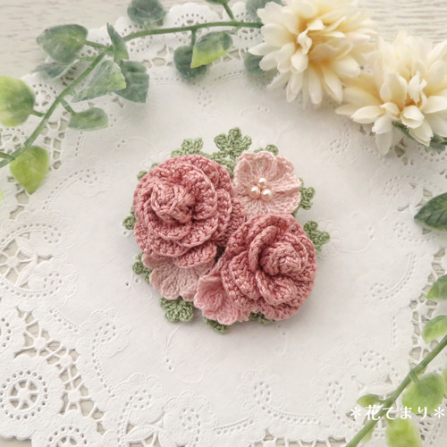 レース編み ウォームピンクの薔薇のブローチ ブローチ 花てまり 通販 