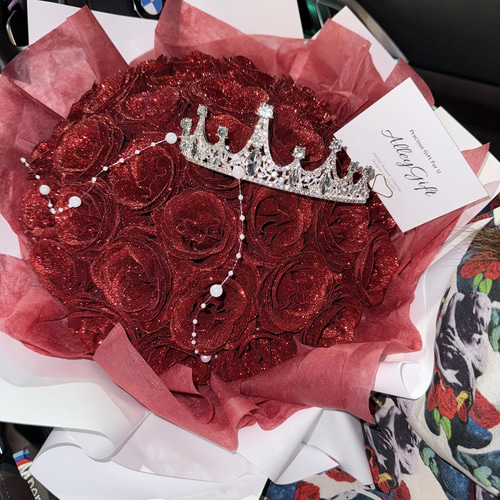 33本の赤色グリッターローズ花束 夜になると超キラキラする今バズっ