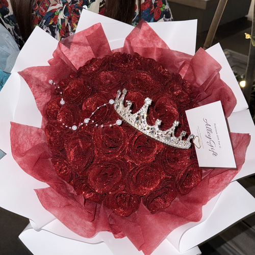 33本の赤色グリッターローズ花束 夜になると超キラキラする今バズっ