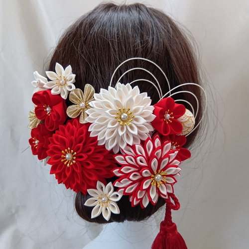 つまみ細工髪七五三　成人式　花魁　卒業式　結婚式　赤黒柄白　　蝶々　タッセル つまみ細工髪七五三 成人式 花魁 卒業式 結婚式 赤黒柄白 蝶々