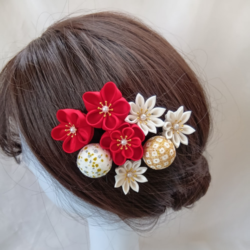 赤 花 ヘアアクセサリー 布花 和装髪飾り 七五三 成人式 結婚式 花 髪飾り（花 つまみ細工 房付き 2点セット 白赤えんじ系 15725