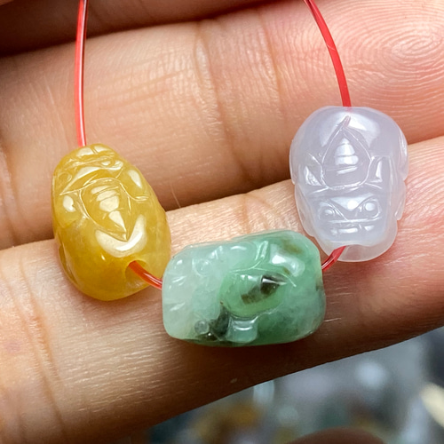 RS8-120 3点セット 通穴 貔貅 白瓷 花緑 黄色 本翡翠 ミャンマー産 A貨 