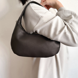 ＼新作／育てるレザーのころんと2WAYワンハンドルバッグ【姫路レザー本革】 3枚目の画像