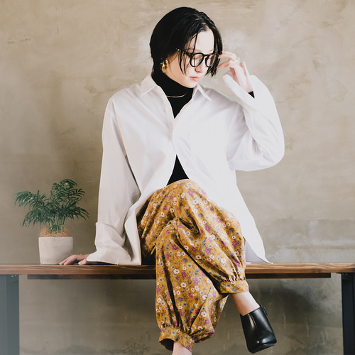 コーデュロイ素材のバルーンパンツ アラジンパンツ フラワー