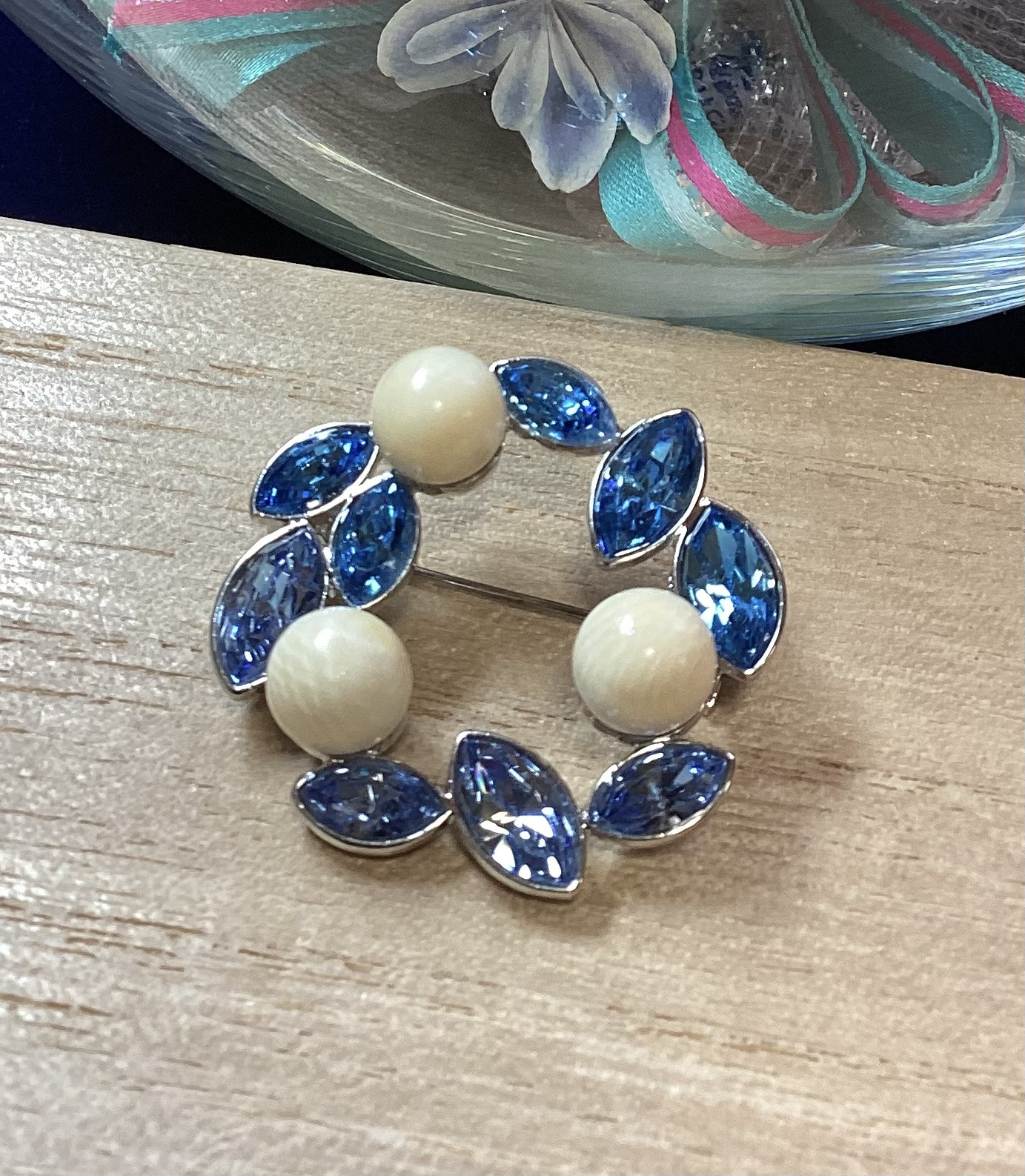 ☆本象牙＆クリスタル（サファイヤ）ブローチ　※A-44