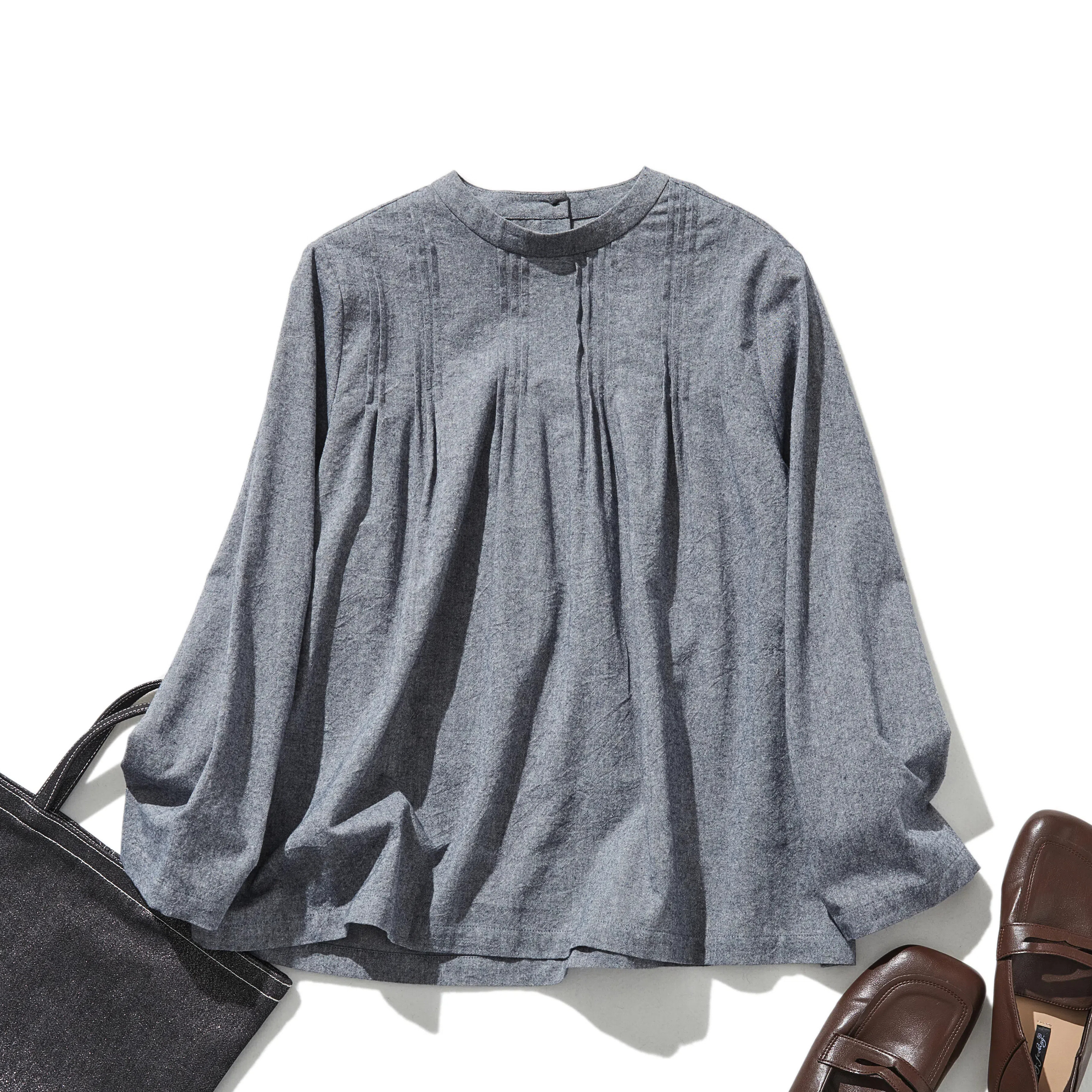 一枚でも重ね着でも活躍可能　ピンタック入りブラウス　微起毛生地　コットン　杢青 241012-2