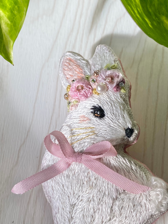 うさぎ 手刺繍 ブローチ 花 ハンドメイド 刺繍 リボン 木苺 プレゼント 