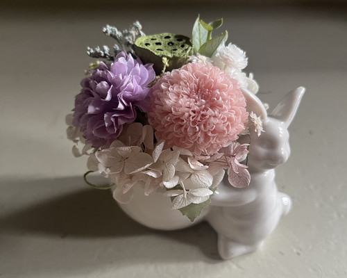 うさぎのエッグスタンド仏花 小さな家族 ペットのお悔やみ 仏壇