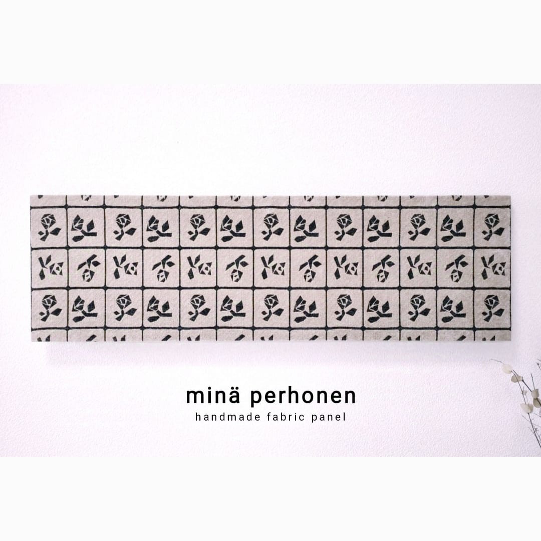 ミナペルホネン　ファブリックパネル　ファブリックボード　インテリア　ルル　ベージュ　ブラック　秋　冬　バラ　プレゼント