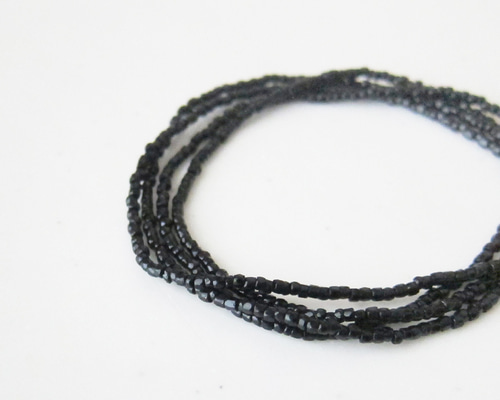 KABURU 留め具のない ロングネックレス ガラス ビーズ 黒 ブラック