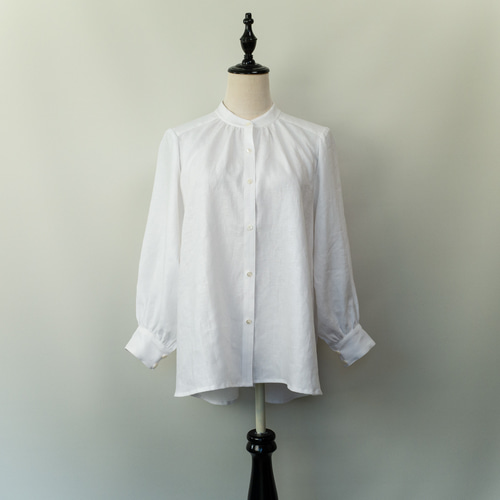 真っ白なリネンブラウス【パフスリーブ・スタンドカラー・9分袖・貝