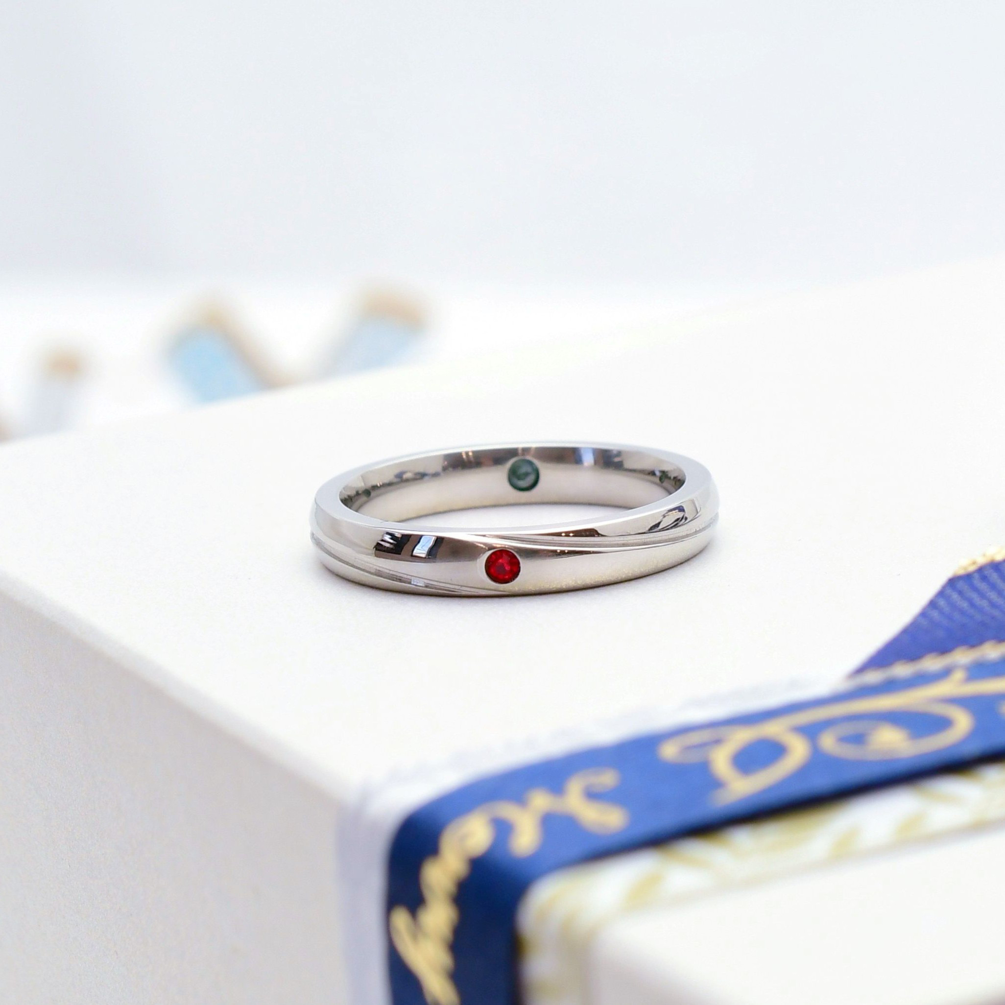 【natural*】シンプルなウェーブリング＊選べる誕生石で推し色を添えて 指輪 刻印 サージカルステンレス〈単品〉 5,550円