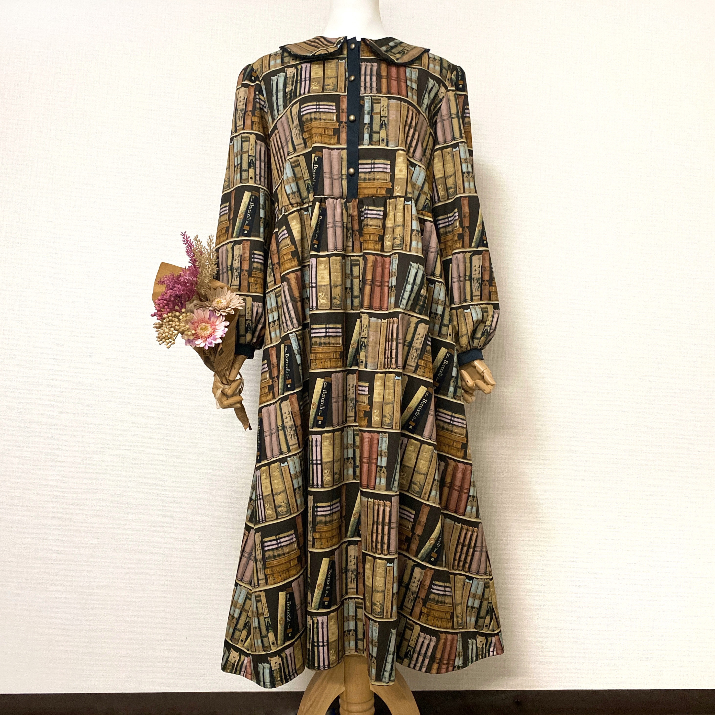 【受注製作】本棚柄クラシックワンピース