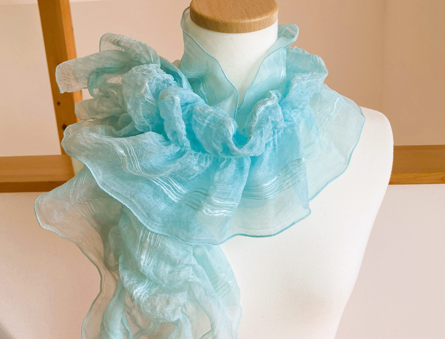 海の色の藍生葉染め・透けるシルクのフリフリストール