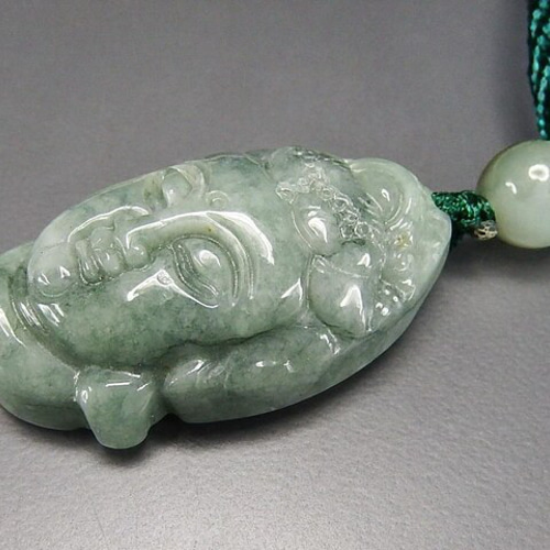 天然良質濃い目ひすい本翡翠観音菩薩様頭像精工彫り天然石ペンダント