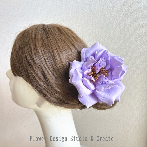 ラベンダー色の大輪の薔薇の髪飾り（シングルワイヤー仕様） 紫
