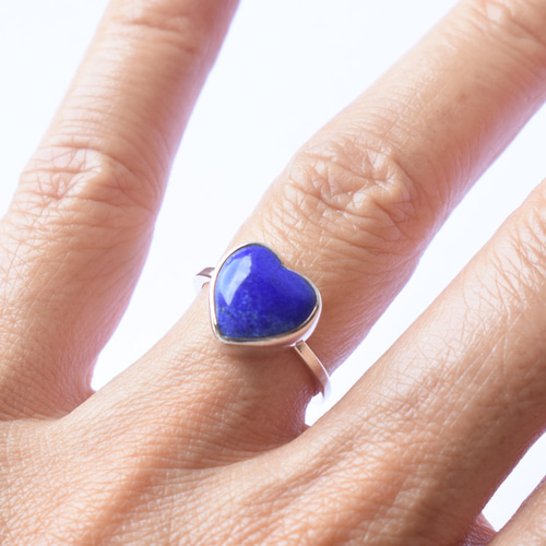 神秘的な青が美しいハートのラピスラズリシルバーリング 天然石リング