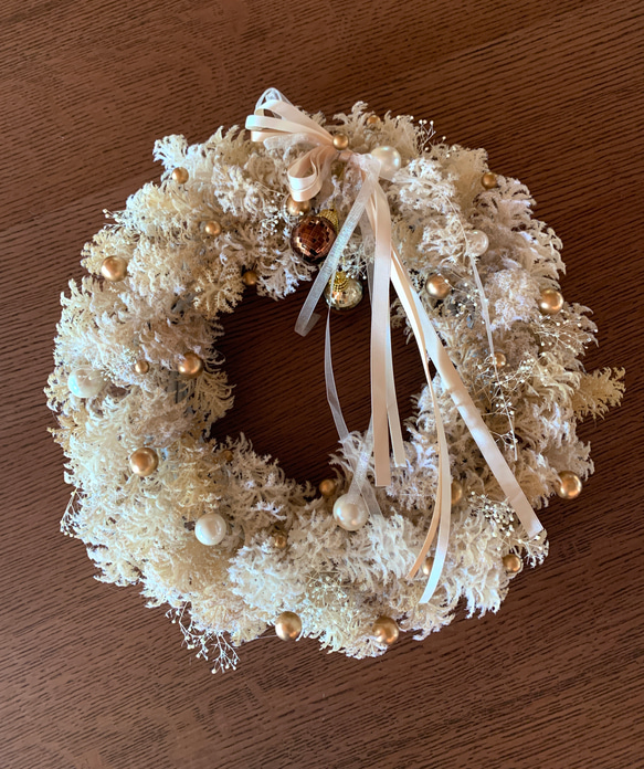 ベージュのクリスマスリース