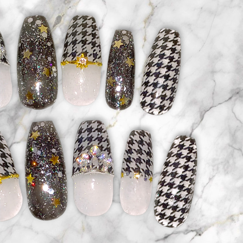 送料無料/匿名配送】12枚入り♪千鳥柄ネイルチップ/王冠/ティアラ/星