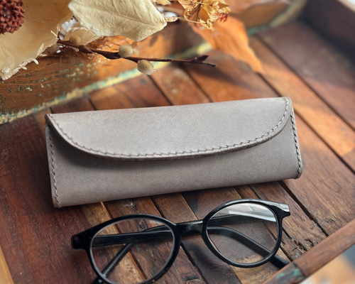 選べる16色◎コロンとフォルムのメガネケース メガネケース In Leather