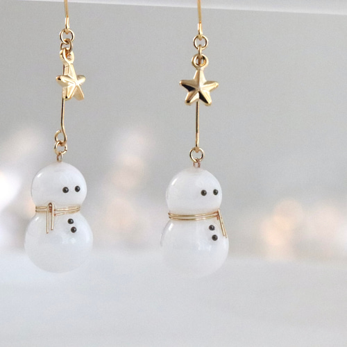 玉乗り猫ちゃん クリスマス 雪 スノードーム ピアス イヤリング