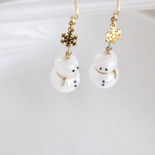 No.593-A　クリスマス☆雪の結晶☆雪だるま☆レジン☆ピアス・イヤリング 5cae0898f868f02ac1d625ec64e358