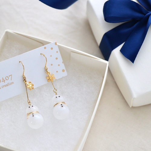 雪だるまと雪の結晶の揺れるピアス・イヤリング Snowman ピアス