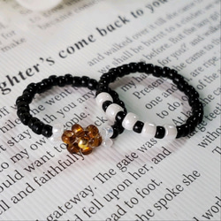 【c-7】ビーズリング ✿ 韓国 モノクロ お花 c-7】ビーズリング ✿ 韓国 モノクロ お花