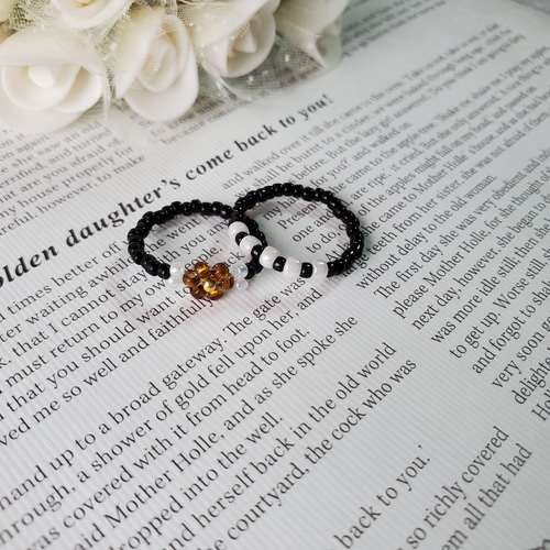 ワンコイン2点セット】白黒ビーズリング お花とボーダー 大人かわいい