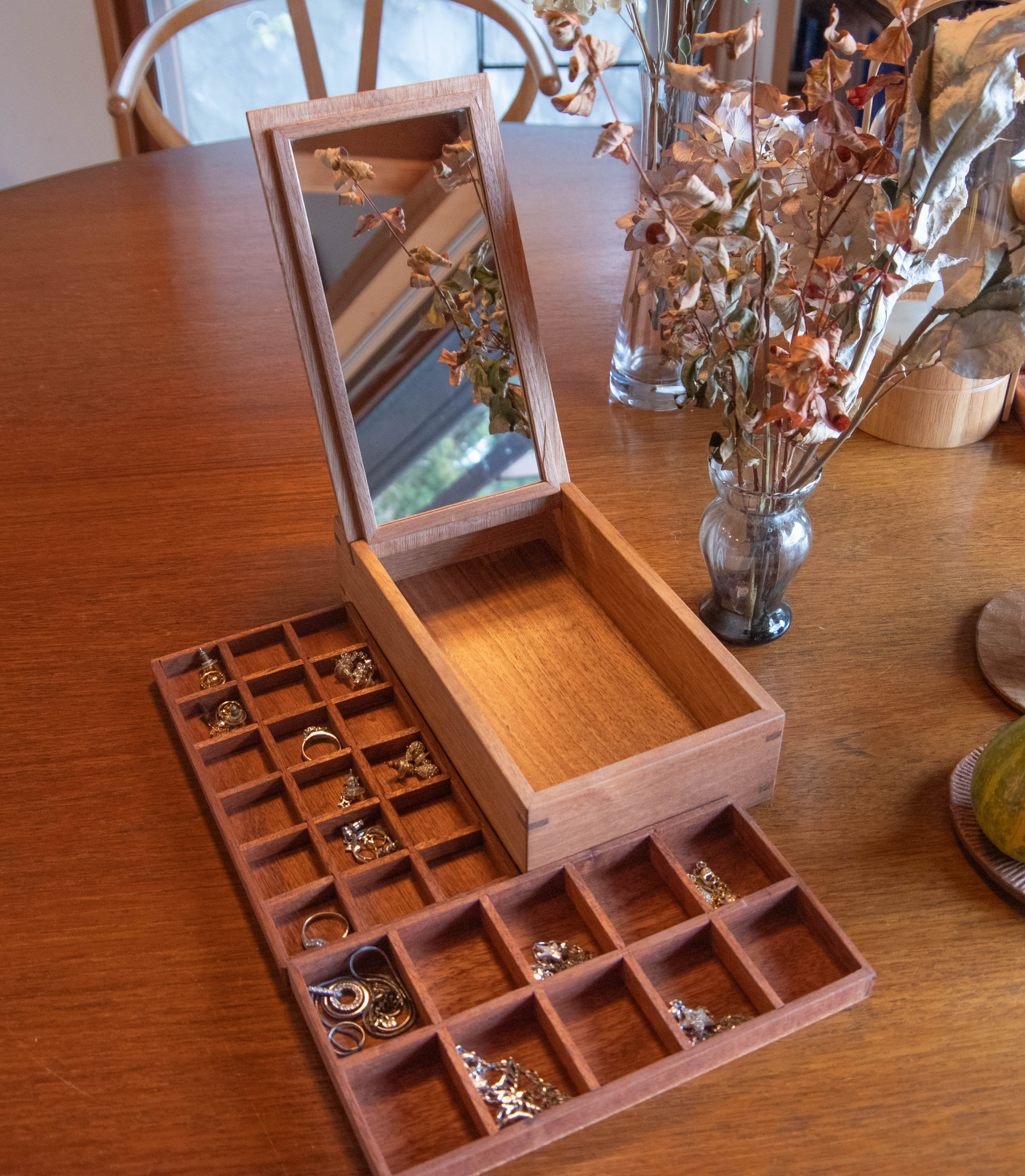 木の温もりのジュエリーボックス（くるみ） 木製ジュエリーボックス アクセサリー収納 くるみ 無垢材 マホガニー 鏡付き