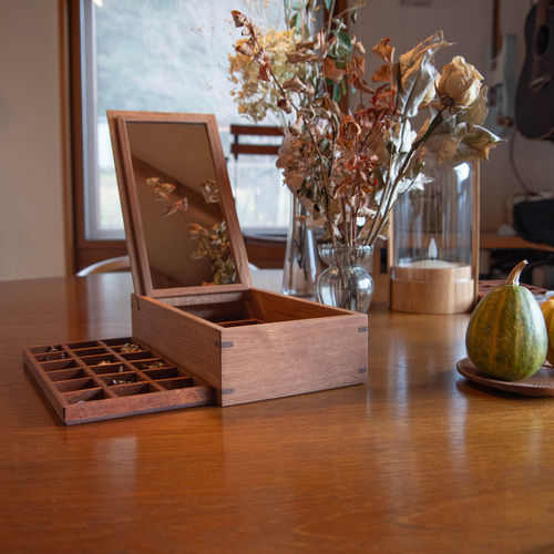 木の温もりのジュエリーボックス（くるみ） 木製ジュエリーボックス