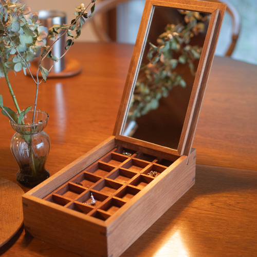 木の温もりのジュエリーボックス（くるみ） 木製ジュエリーボックス