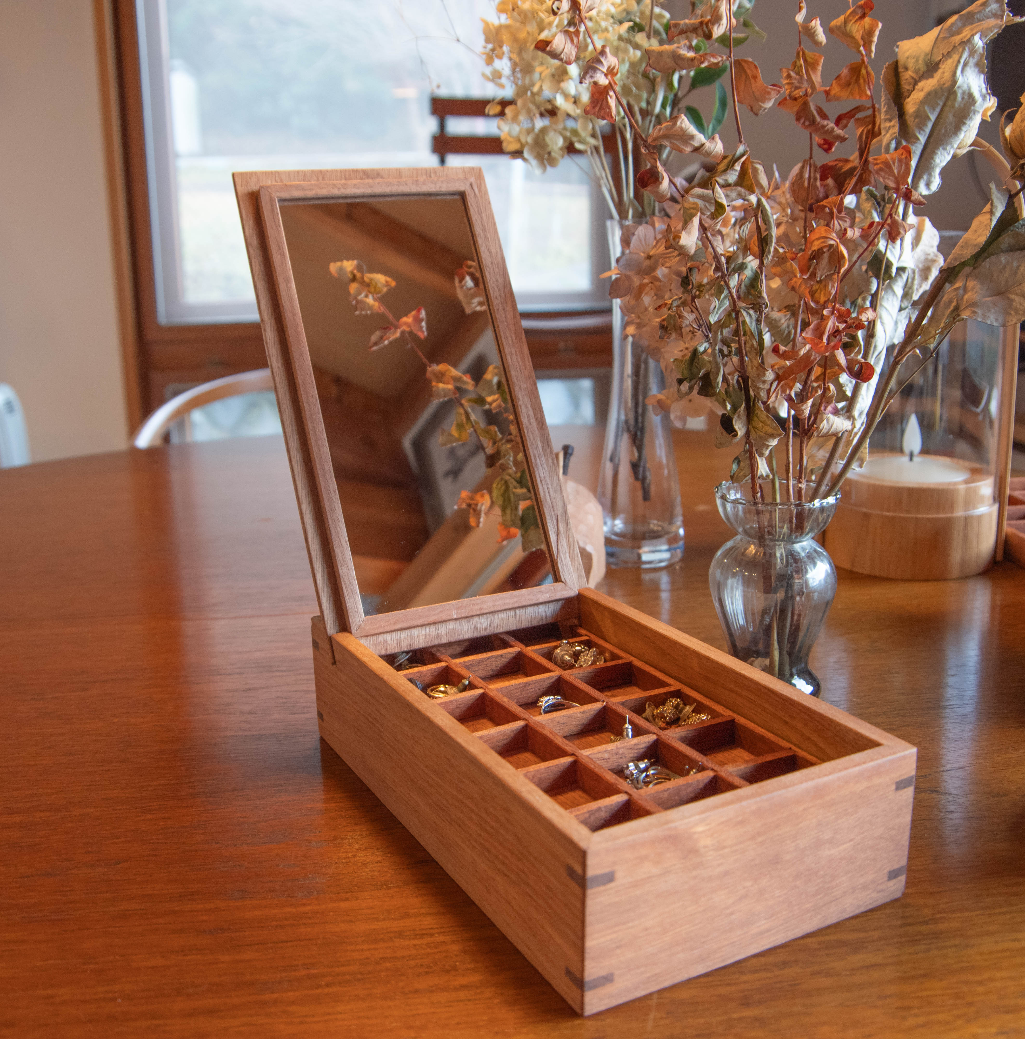 木の温もりのジュエリーボックス（くるみ） 木製ジュエリーボックス アクセサリー収納 くるみ 無垢材 マホガニー 鏡付き