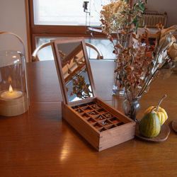 木の温もりのジュエリーボックス（くるみ） 木製ジュエリーボックス