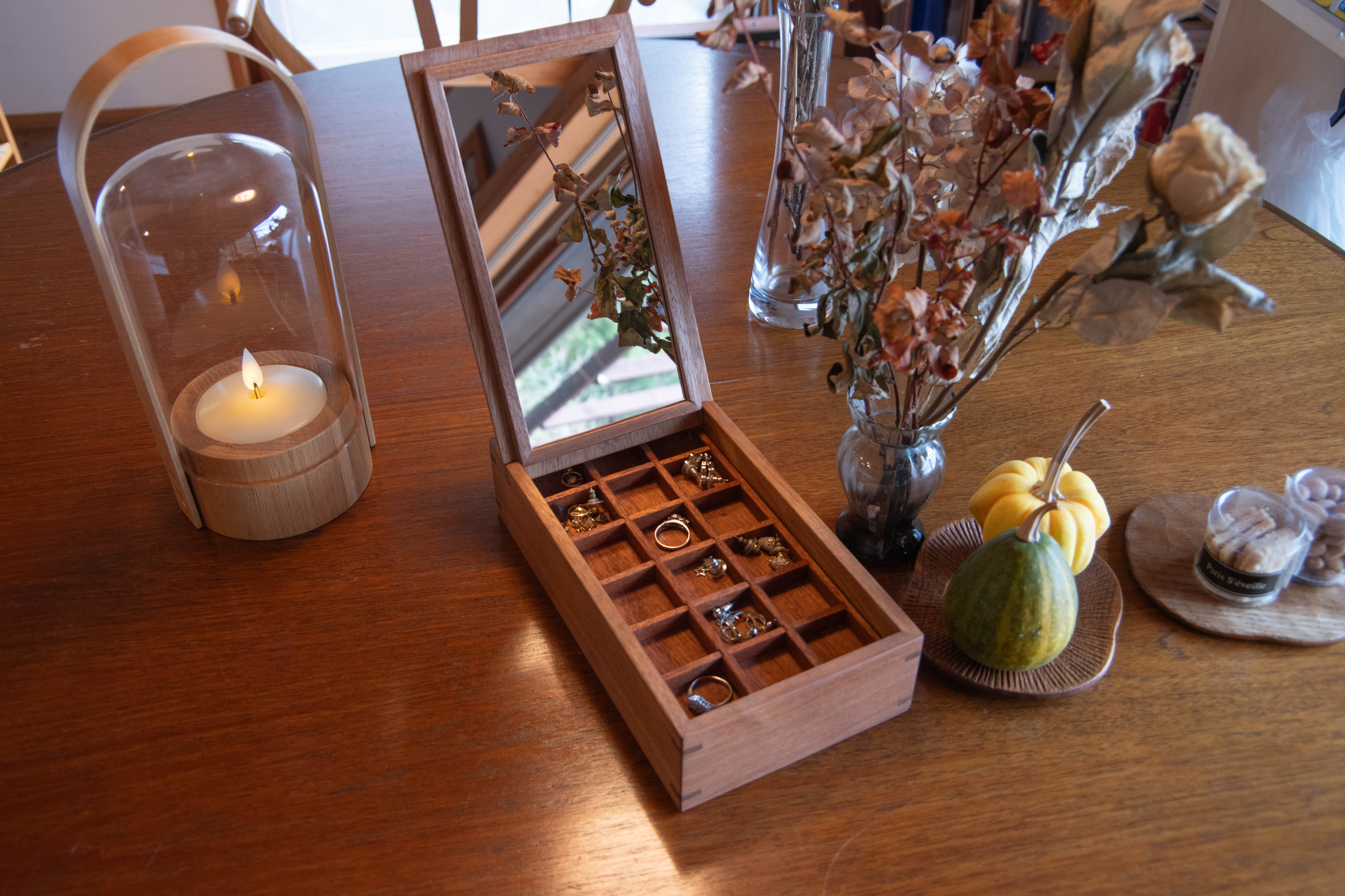 木の温もりのジュエリーボックス（くるみ） 木製ジュエリーボックス アクセサリー収納 くるみ 無垢材 マホガニー 鏡付き