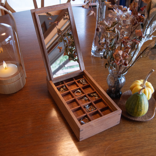 木の温もりのジュエリーボックス（くるみ） 木製ジュエリーボックス