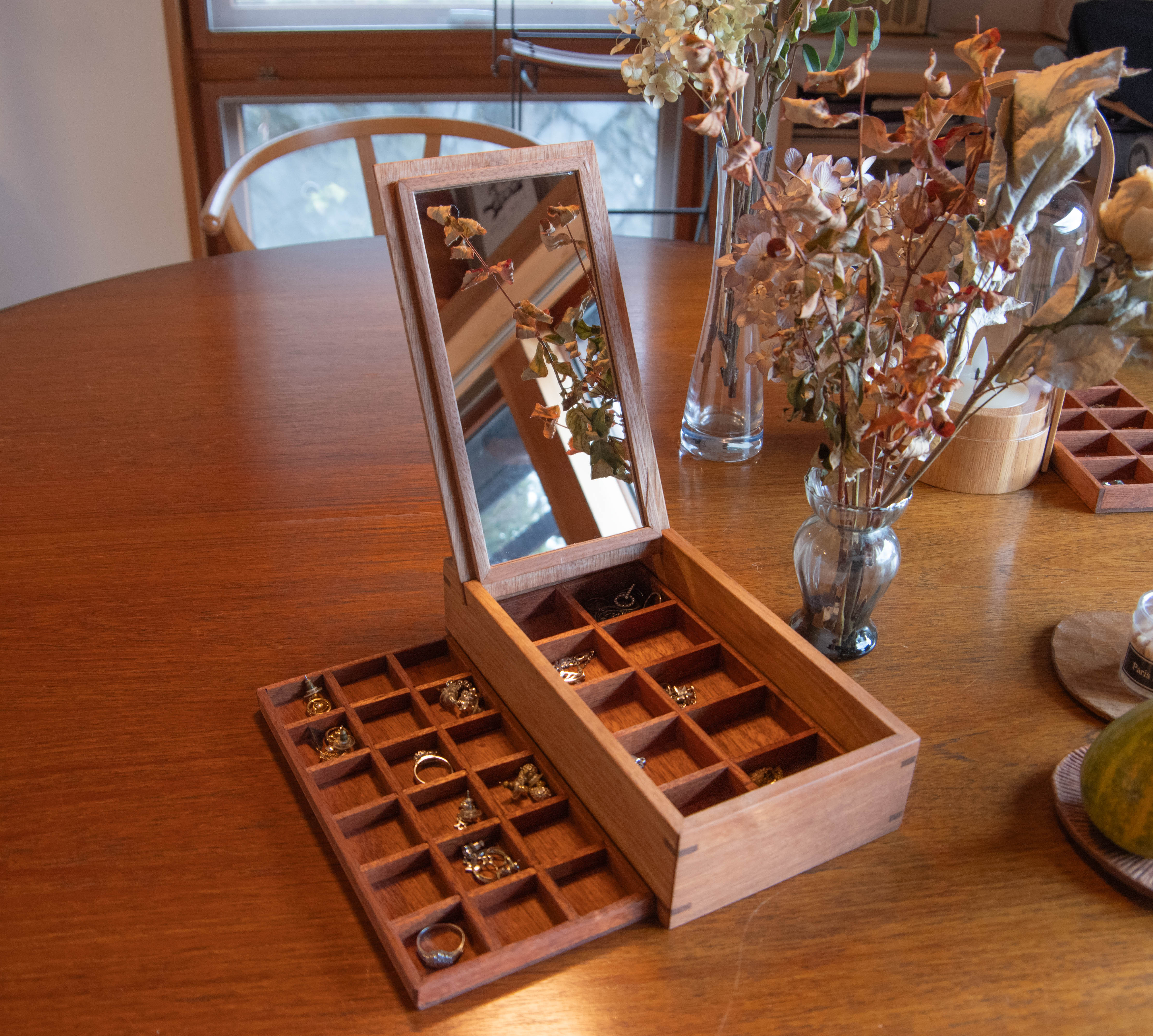 木の温もりのジュエリーボックス（くるみ） 木製ジュエリーボックス アクセサリー収納 くるみ 無垢材 マホガニー 鏡付き