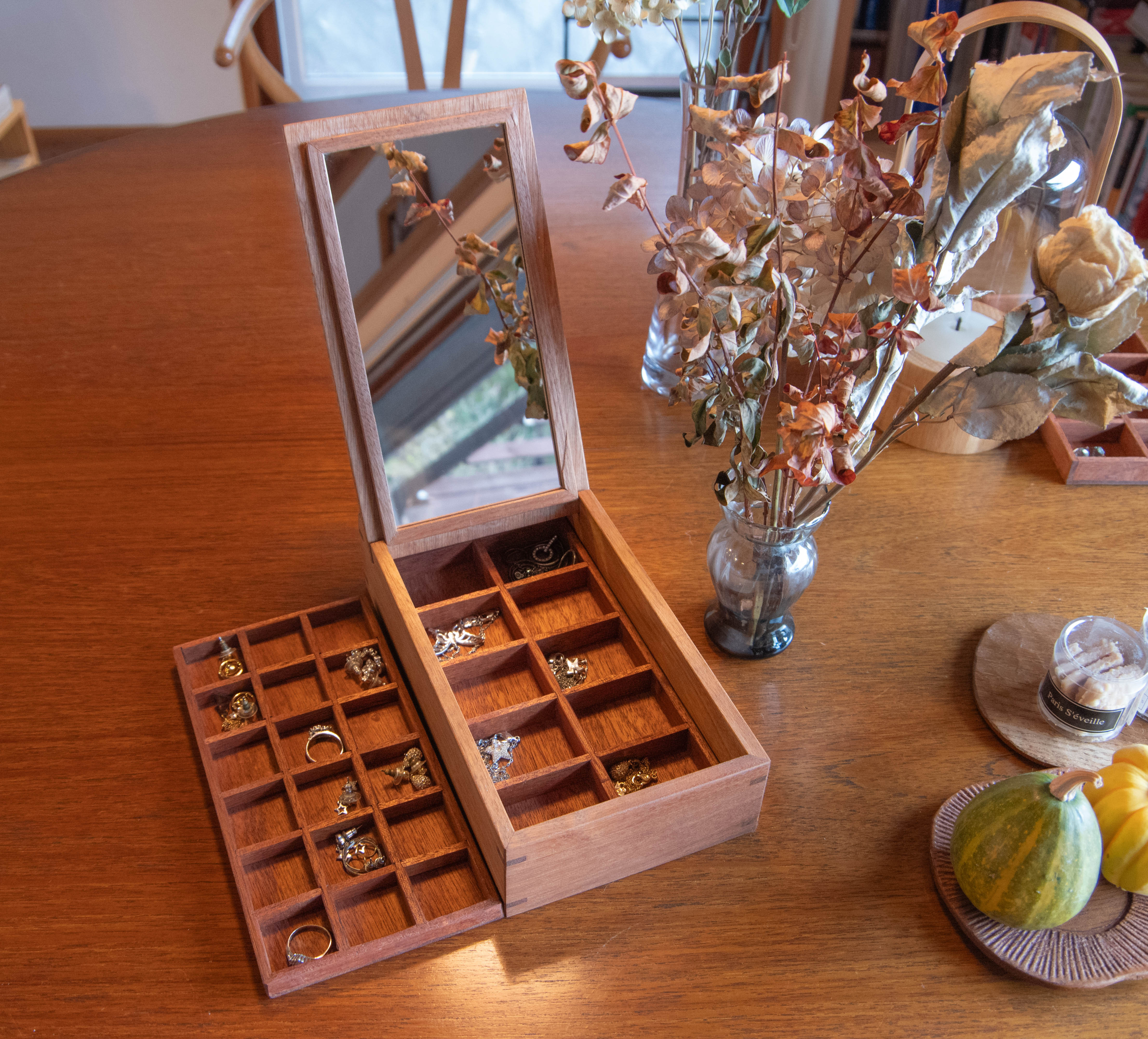 木の温もりのジュエリーボックス（くるみ） 木製ジュエリーボックス アクセサリー収納 くるみ 無垢材 マホガニー 鏡付き