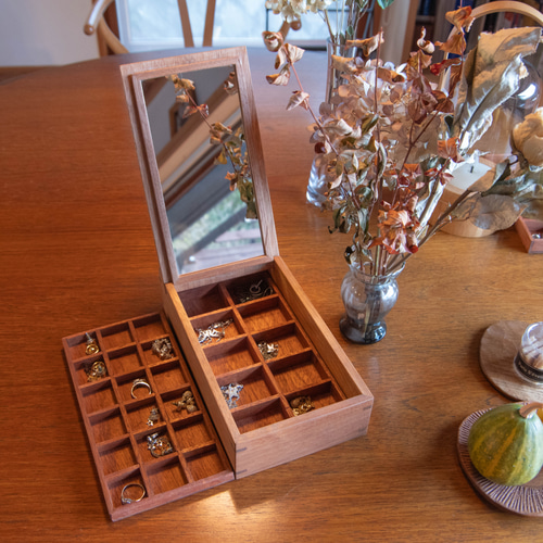 木の温もりのジュエリーボックス（くるみ） 木製ジュエリーボックス