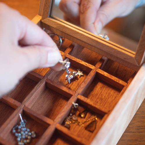 木の温もりのジュエリーボックス（かえで） 木製ジュエリーボックス