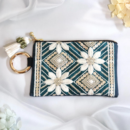 【絶品】 インド／刺繍リボン】＊フラットポーチ＊ カラビナ付き 財布・ケース・小物入れ