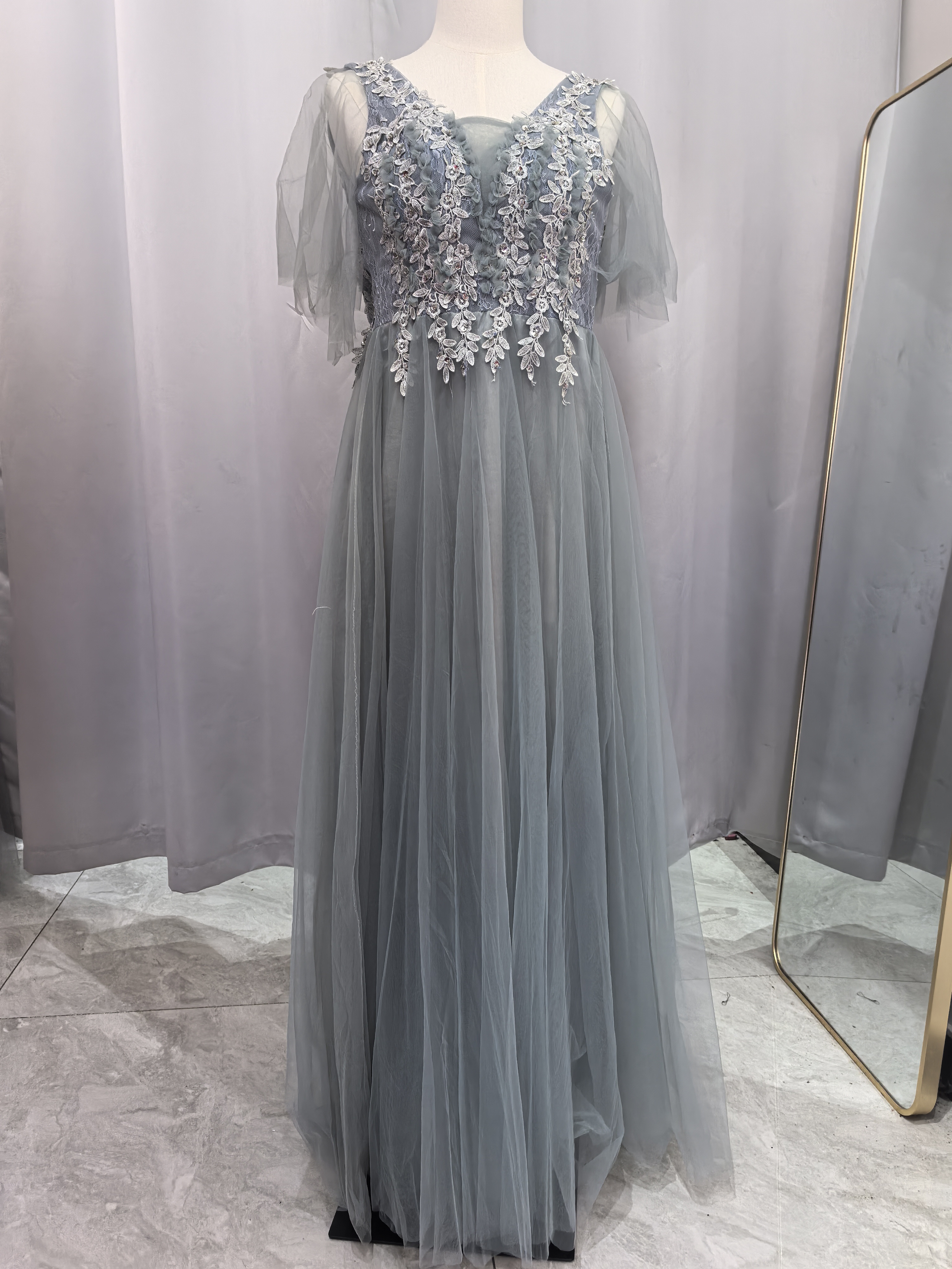 美品 美しい立体レース キラキラスパンコール エレガント グレー 短袖 カラードレス演奏会 花嫁 合コンD38